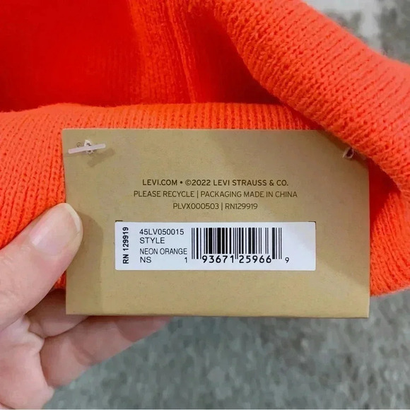 NWT Levi’s All Season Leather Logo Patch Beanie - Picture 6 of 11